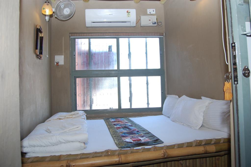 Shri Guest House Váránaszi Szoba fotó