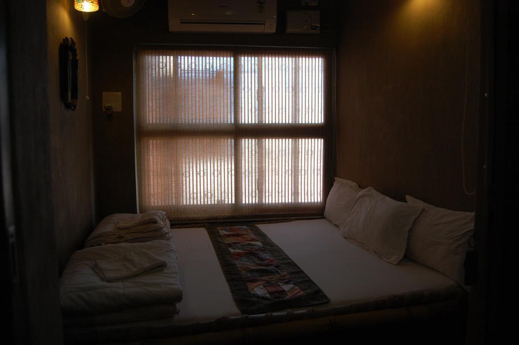 Shri Guest House Váránaszi Szoba fotó