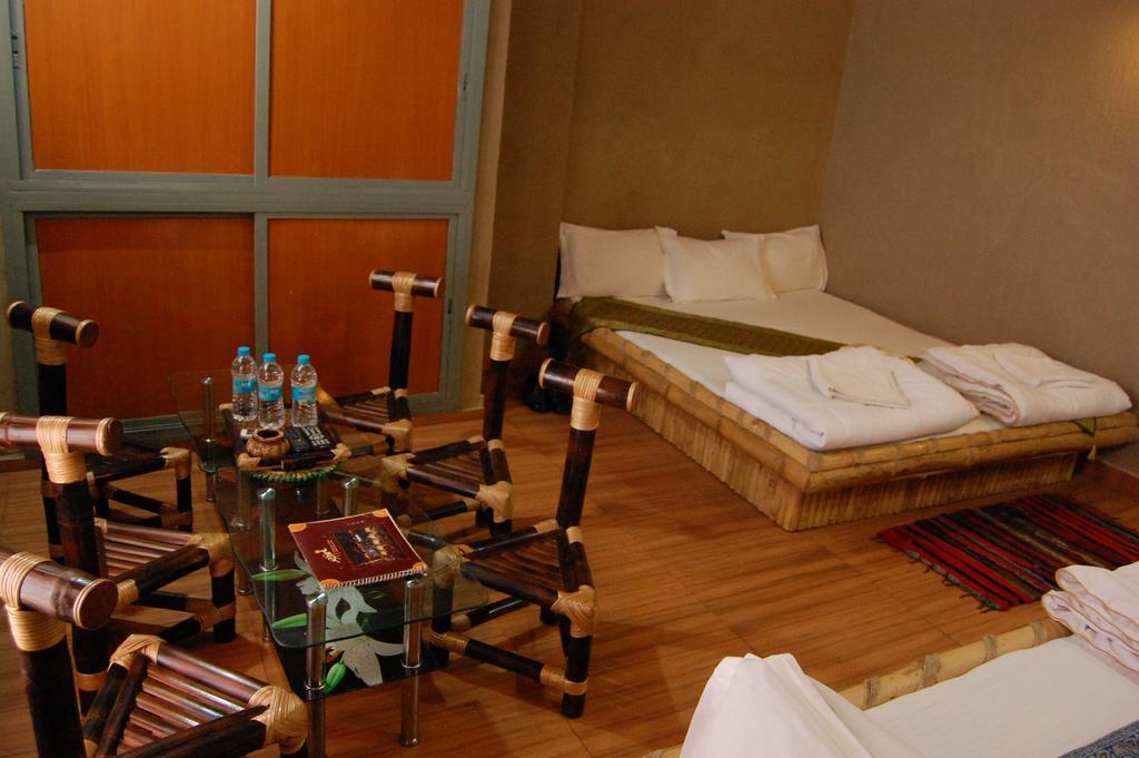 Shri Guest House Váránaszi Szoba fotó